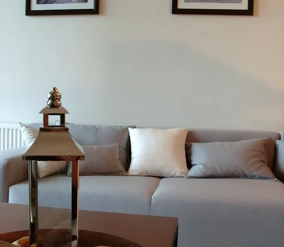 特兰萨兰提克公寓 *