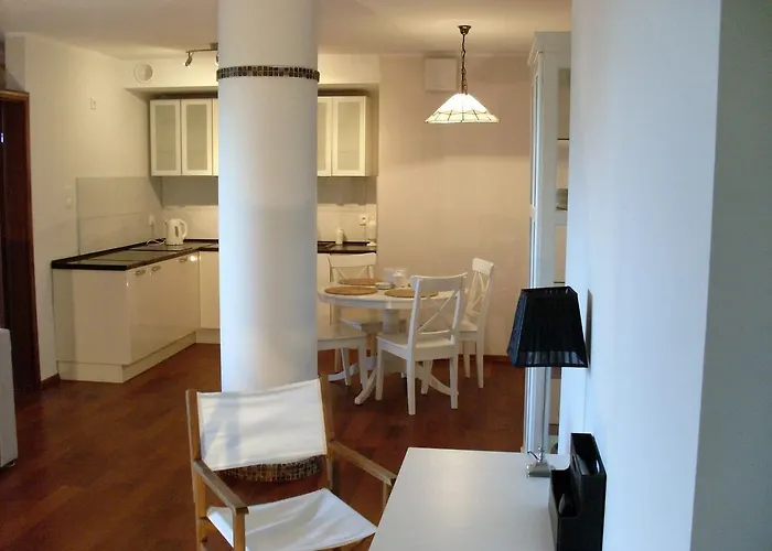 特兰萨兰提克公寓